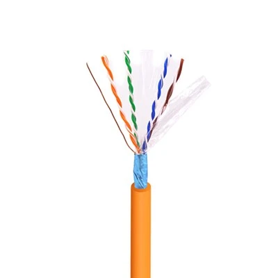 Cặp cáp máy tính được bảo vệ bằng đồng bị mắc kẹt